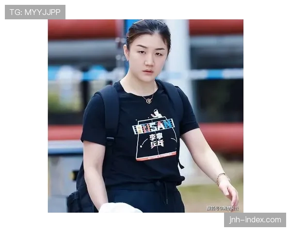 陈梦训练完直接啃鸡腿，这自律和放纵的切换也太真实了